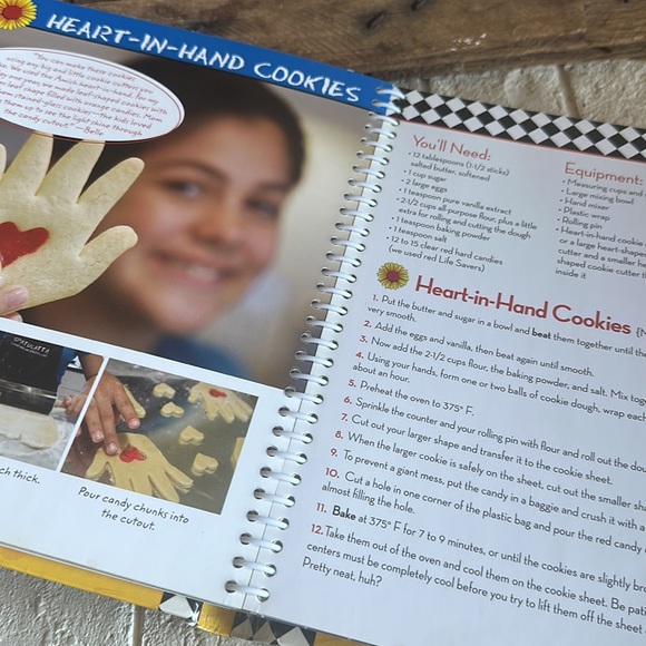 The Spatulatta CookBook, Recipes for Kids, by Kids, James Beard Award Winner - Picture 4 of 7